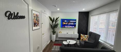 Apartment, 1 Bedroom | Living room