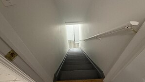 Unclassified image, 3 of 17, button - Cozy Two-level Apartment With Separate Entrance in Brampton (Brampton)