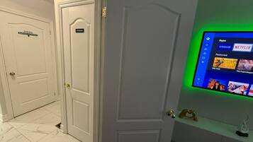 Apartment, 1 Bedroom | Room amenity