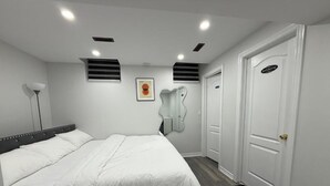 Unclassified image, 4 of 17, button - Cozy Two-level Apartment With Separate Entrance in Brampton (Brampton)