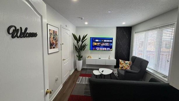 Unclassified image, 1 of 17, button - Cozy Two-level Apartment With Separate Entrance in Brampton (Brampton)