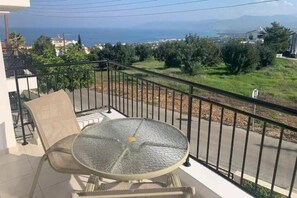 Outdoor dining - Modern stylish 2 bedroom apartment with communal pool in Neo Chorio Village (Neyohoryo Baf)