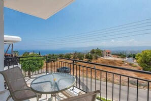 Outdoor dining - Modern stylish 2 bedroom apartment with communal pool in Neo Chorio Village (Neyohoryo Baf)