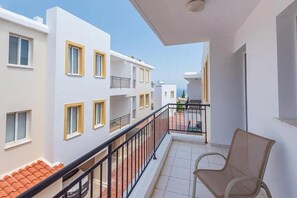 Property grounds - Modern stylish 2 bedroom apartment with communal pool in Neo Chorio Village (Neyohoryo Baf)