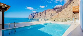 Vacation Home 'Los Gigantes Fantastic Views' with Wi-Fi and Air Conditioning