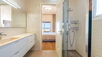 Strygejern/strygebræt, Wi-Fi, sengetøj