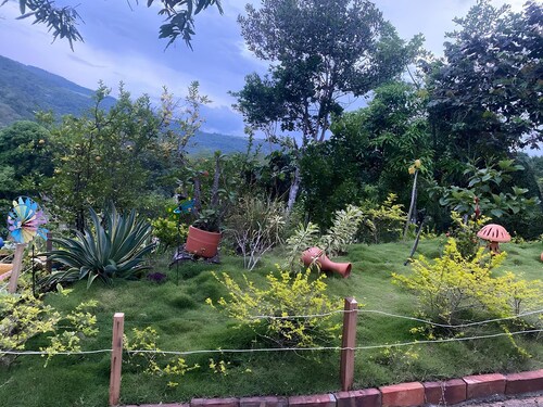 Country Cabin With Mountain Views