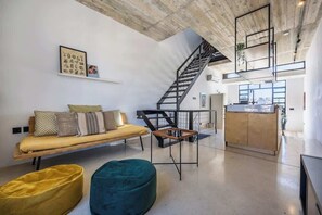 TV - Birkirkara Typical 2BDR Townhouse (Birkirkara)