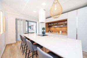 Fridge, oven, stovetop, coffee/tea maker - Mellieha New 2BDR Apartment (Il-Mellieħa)
