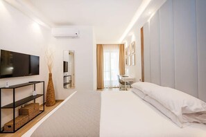 Tabla de planchar con plancha, wifi y ropa de cama 
