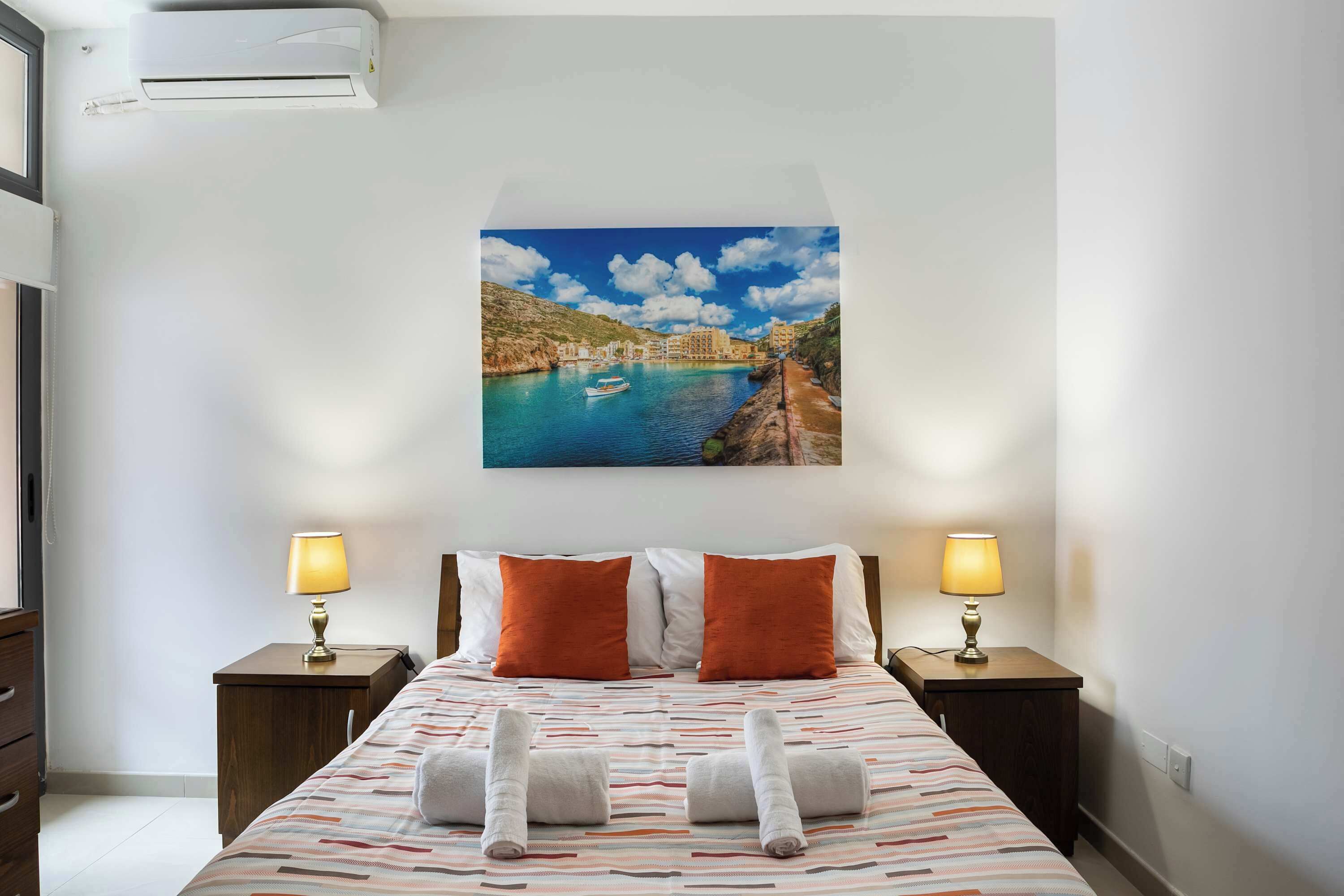 Strykjärn/strykbräda, wi-fi och sängkläder