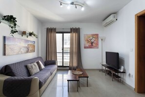 TV - Stylish 2BDR Apartment in Sliema (Tas-Sliema)