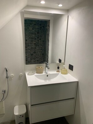 Shower - The Captain's Lair (Alghero)