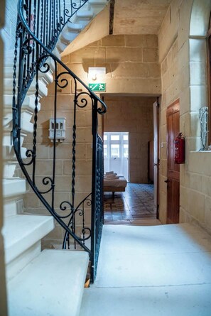 Interior - Senglea Charming 2 BDR Townhouse (Ħal Qormi)