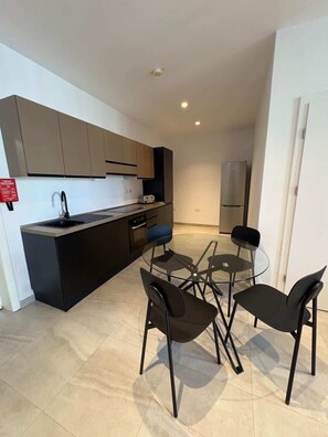 Fridge, microwave, oven, stovetop - Sliema Brand New 1BDR Flat (Sliema)