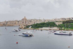 Marina - Sliema 3BDR Flat with Seaview and Jacuzzi (Tas-Sliema)