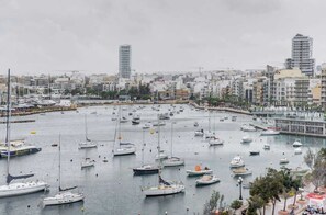 Marina - Sliema 3BDR Flat with Seaview and Jacuzzi (Tas-Sliema)