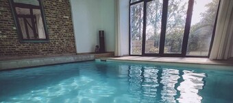 Self-catering cottage with year-round heated indoor swimming pool