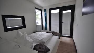 Mobile Home | 2 bedrooms, individually furnished