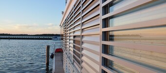 Hausboot Rosi mit Kajak in Ribnitz-damgarten