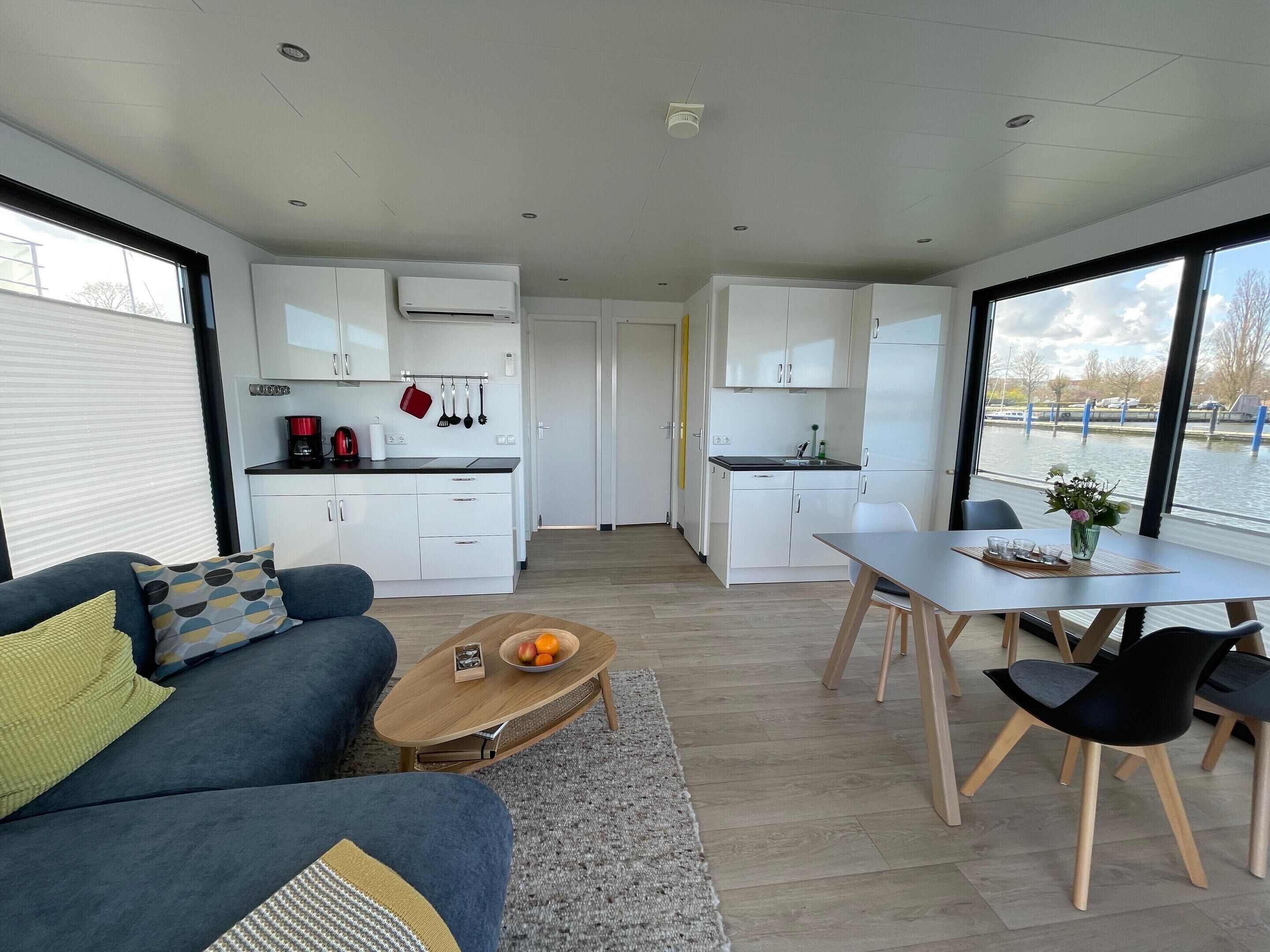 Mobile Home | Living room