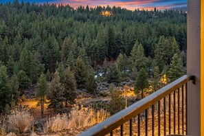 Property grounds - Relaxing River Views| Mt Bachelor Village 329 (Bend)