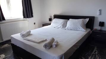 3 bedrooms, iron/ironing board, free WiFi, bed sheets