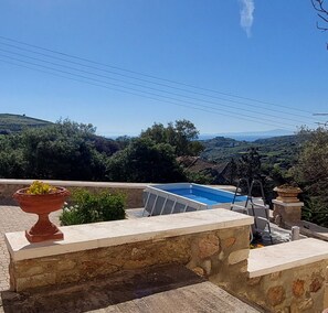 A rooftop pool with a clear view of the surrounding landscape. - MAFILVI Panorama (Chrousa)