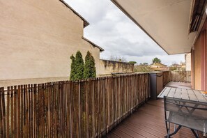 Outdoor dining - Apartment Les Mimosas - Cosy atmosphere (Albi)