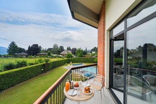 Aurora Villa with pool in Lesa