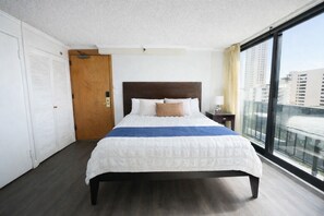 1 bedroom, desk, iron/ironing board, free WiFi - Tropical Boutique Hotel room 2 blks to Beach! Hidden Sanctuary in Waikiki! (Honolulu)