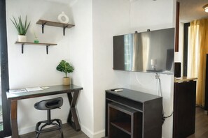 Interior - Tropical Boutique Hotel room 2 blks to Beach! Hidden Sanctuary in Waikiki! (Honolulu)