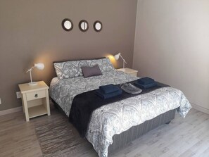 3 bedrooms, iron/ironing board, WiFi - Stunning Panoramic View Swimming Pool 3-bedroom Apartment in the Luxury of Eros. (Windhoek)
