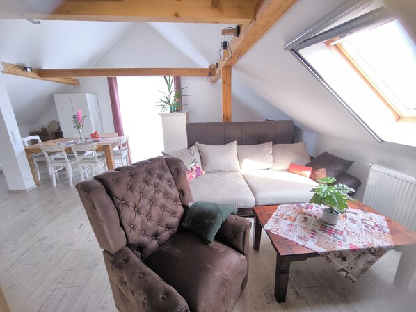 TV - "Traumblick" vacation apartment for up to 6 people in the Franconian Lake District (Treuchtlingen)