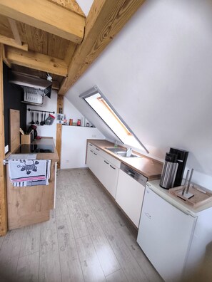 Microonde, forno, piano cottura, lavastoviglie