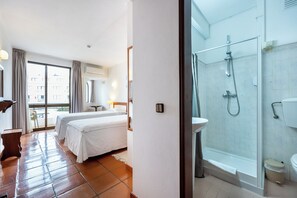 Standard Double or Twin Room, Balcony, Beach View | Bathroom | Hair dryer, towels, soap, shampoo - Salema Beach Hotel (Salema, Vila do Bispo)