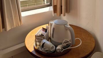 Deluxe tweepersoonskamer, balkon, uitzicht op het strand | Een kluis op de kamer, een bureau, gratis wifi