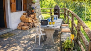 Unclassified image, 5 of 25, button - Ca Brunella 2 Lake Maggiore View Terrace for Four (Cugnasco-Gerra)