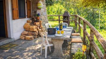 Familienchalet, 3 Schlafzimmer, Balkon, Bergseite (Ca Brunella 2) | Grill-/Picknickplatz