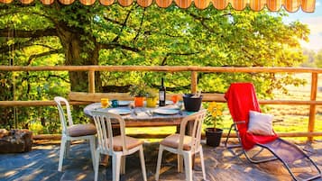Familienchalet, Mehrere Schlafzimmer, Bergseite (Ca Brunella 2) | Speisen im Freien