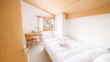 3 bedrooms, free WiFi, bed sheets