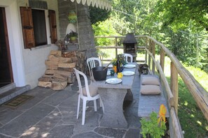 Family Chalet, Multiple Bedrooms, Mountainside (Ca Brunella 1) | BBQ/picnic Area - Ca Brunella 1 (Cugnasco-Gerra)