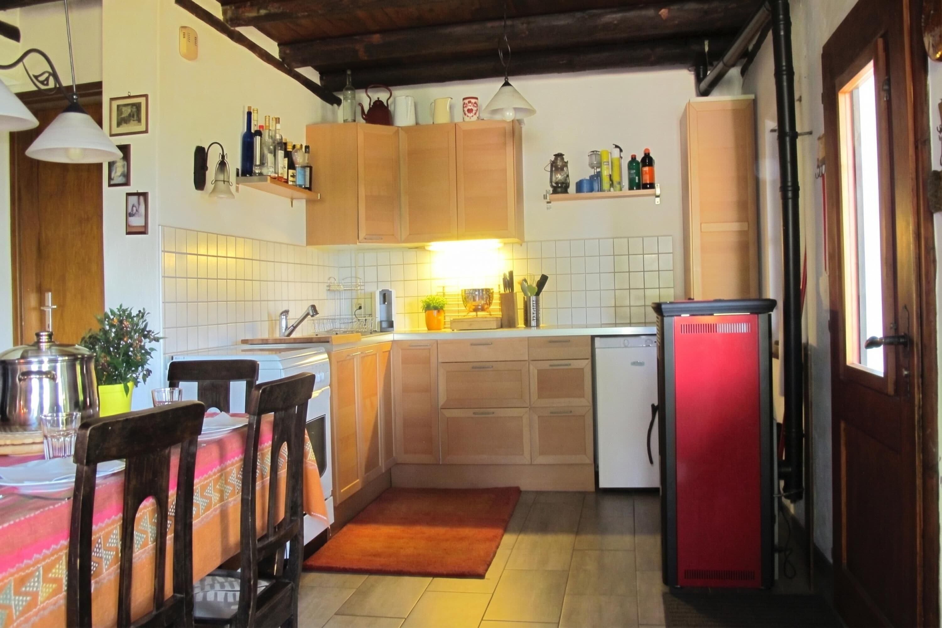 Chalet Keluarga, beberapa kamar, tepi gunung (Ca Brunella 1) | Dapur pribadi | Lemari es, oven, kompor, dan mesin pembuat kopi/teh