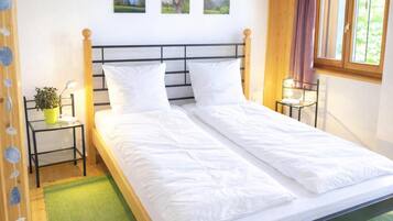 Family Chalet, Multiple Bedrooms, Mountainside (Ca Brunella 1) | 1 bedroom, free WiFi, bed sheets