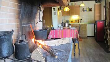 Family Chalet, Multiple Bedrooms, Mountainside (Ca Brunella 1) | Dining