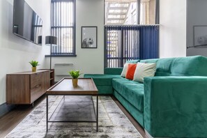 City Apartment, 3 Bedrooms | Living area | Smart TV - New Zealand House Apartments (Liverpool)