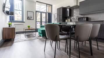 Premier Apartment, 3 Bedrooms | Private kitchen