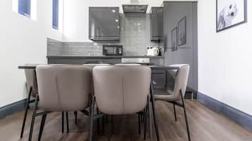 Elite Apartment, 2 Bedrooms | Dining
