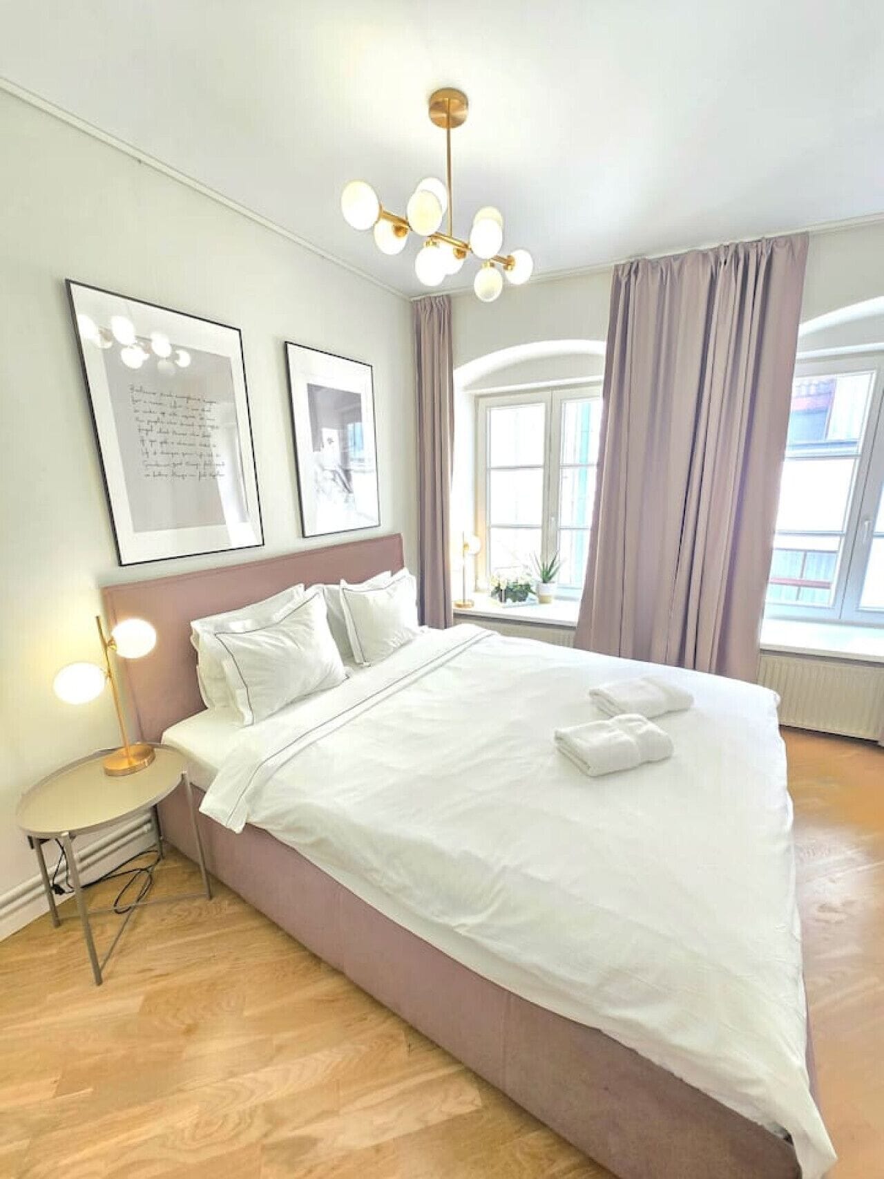 Iron/ironing board, WiFi, bed sheets