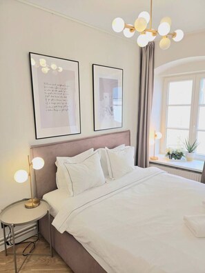 Iron/ironing board, WiFi, bed sheets - Riga Stylish Old Town getaway next to Dome square (Rīga)